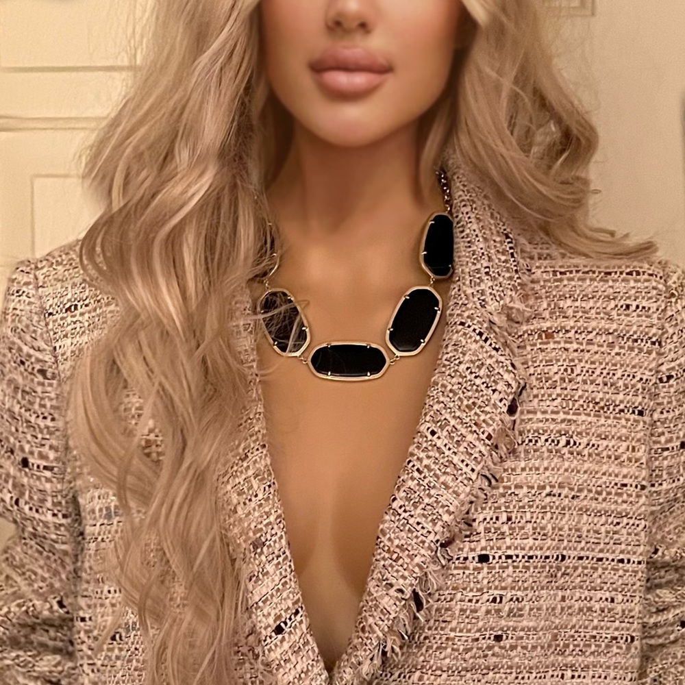 KENDRA SCOTT • Gold Valencia Black Statement Necklace - Picture 2 of 3